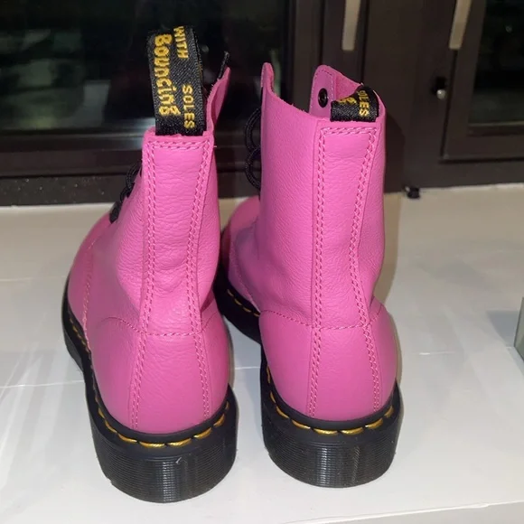 ❗️NWT  women’s DOC MARTEN boots ❗️ - Picture 7 of 9